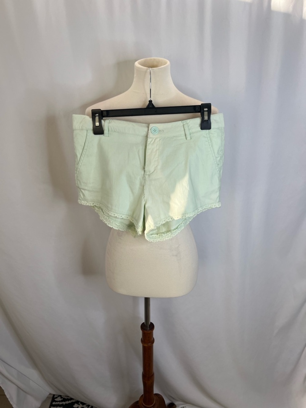 🌿 Dollhouse Mint Green Shorts | Size 9 | Lace Trim Detail